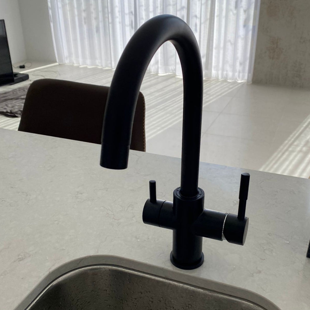 AquaCo Matte Black High Loop 3-Way Mixer – 3W-HL-MB tap detail